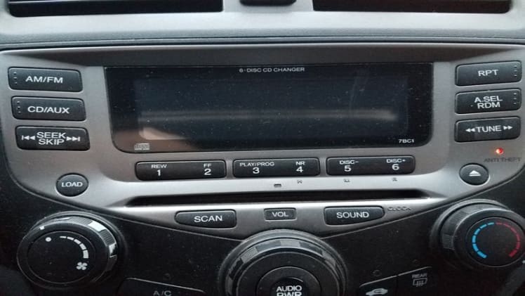 Does A 2006 Honda Accord Have An Aux